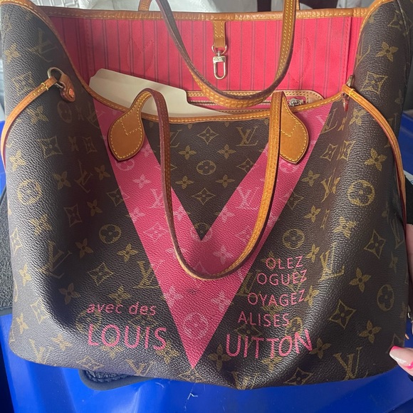 🔥 Trade Only 🔥Limited Edition LV V Neverfull MM - Picture 2 of 5